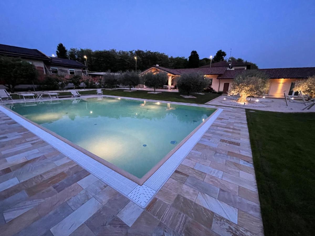 B&B Alciliegio Casnate Con Bernate Exterior photo
